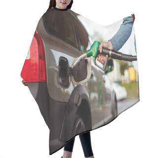 Personality  Crop Man Refueling Car On Filling Station Hair Cutting Cape