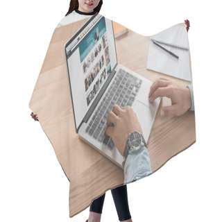 Personality  Man Using Laptop Hair Cutting Cape