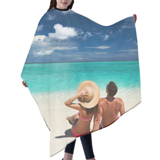Personality  Couple On A Beach At Maldives Hair Cutting Cape