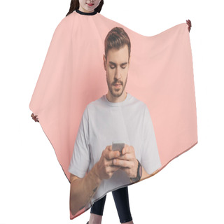 Personality  Concentrated Young Man Messaging On Smartphone On Pink Background Hair Cutting Cape