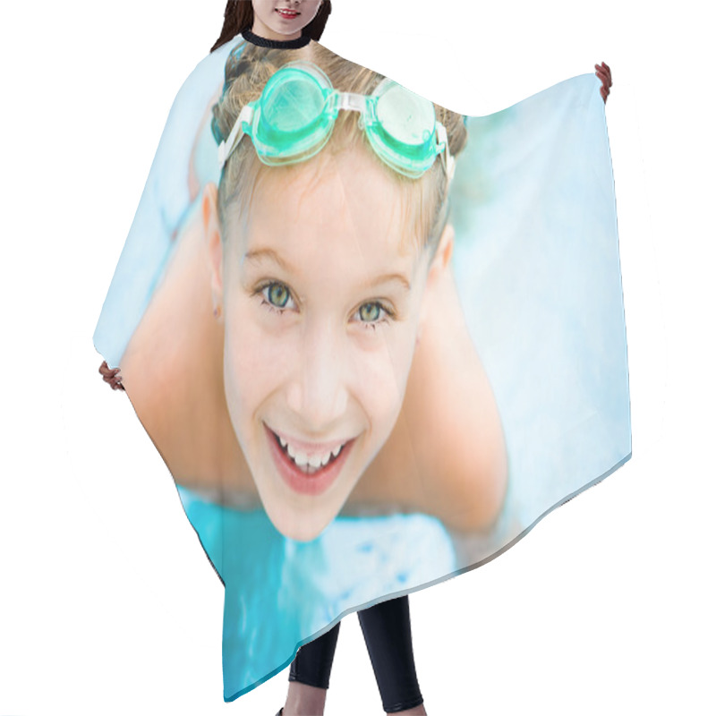 Personality  Little Girl In Swimming Pool Hair Cutting Cape