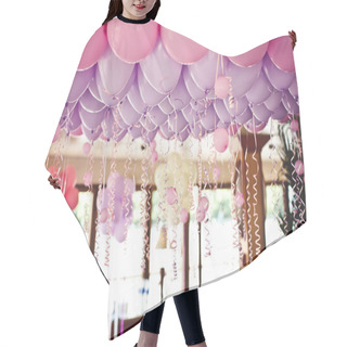 Personality  Balloons Under The Ceiling On The Wedding Party Hair Cutting Cape