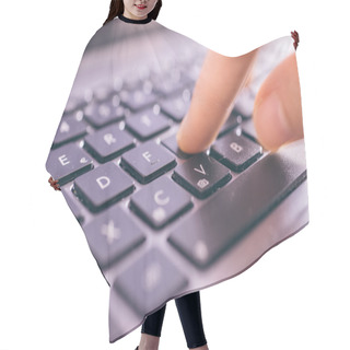 Personality  Close Up On Fingers Texting Hair Cutting Cape