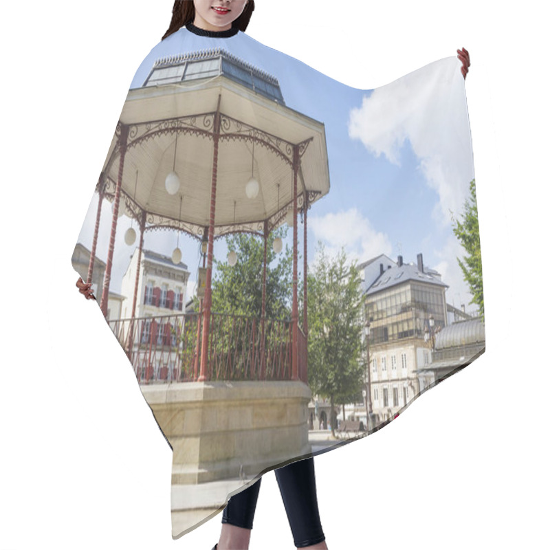 Personality  Bandstand in Lugo city hair cutting cape