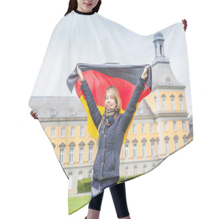 Personality  German Girl Hair Cutting Cape