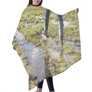 Personality  Walking In Mud Hair Cutting Cape