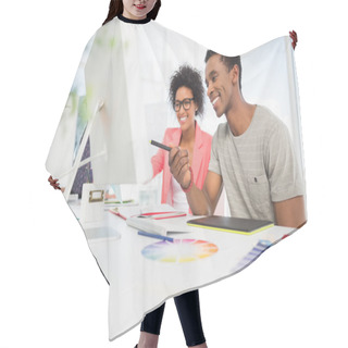 Personality  Happy Casual Photo Editors Using Graphics Tablet Hair Cutting Cape