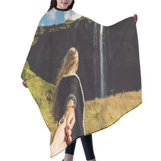Personality  Holding Hands Hair Cutting Cape