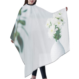 Personality  White Flowers In Vase Hair Cutting Cape