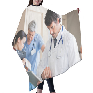 Personality  Male Doctor Using Digital Tablet Hair Cutting Cape