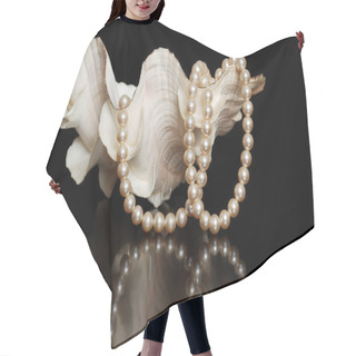 Personality  Cream Colored Pearls In A Sea Shell Hair Cutting Cape