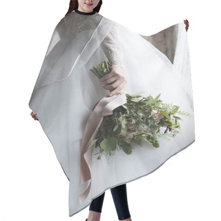 Personality  Bride Holding Bouquet Hair Cutting Cape