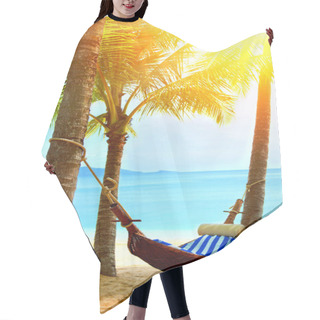 Personality  Empty Hammock Between Palm Trees Hair Cutting Cape