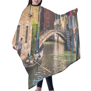 Personality  Gondola With Unidentifieable Tourists Hair Cutting Cape