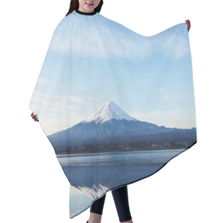 Personality  An Inverted Image Of Mt Fuji Hair Cutting Cape
