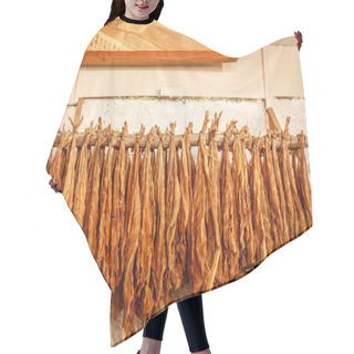 Personality  Tobacco Leaves Hanging From A Long Wooden Stick Hair Cutting Cape