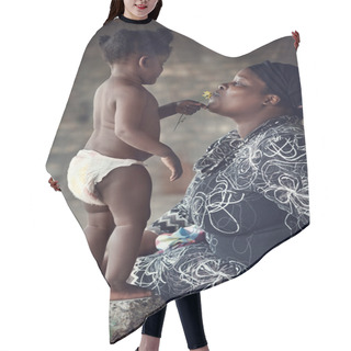 Personality  Mother Kissing Her Baby Girl Hair Cutting Cape