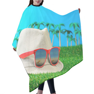 Personality  Hat With Sunglasses On Grass Hair Cutting Cape