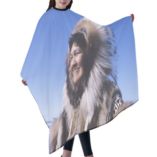 Personality  Smiling Eskimo Woman Hair Cutting Cape