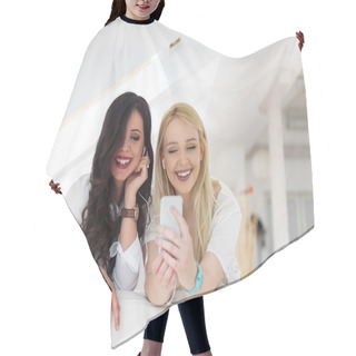 Personality  Friends Listening Music Together Hair Cutting Cape