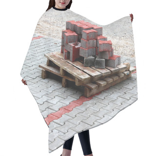 Personality  Concrete H-blocks On Pallet Hair Cutting Cape