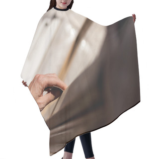 Personality  Hand Of A Woman Sanding Fixtures Hair Cutting Cape