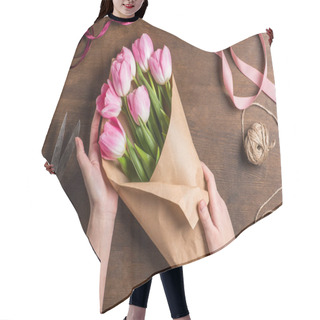 Personality  Hands Holding Tulips Bouquet Hair Cutting Cape