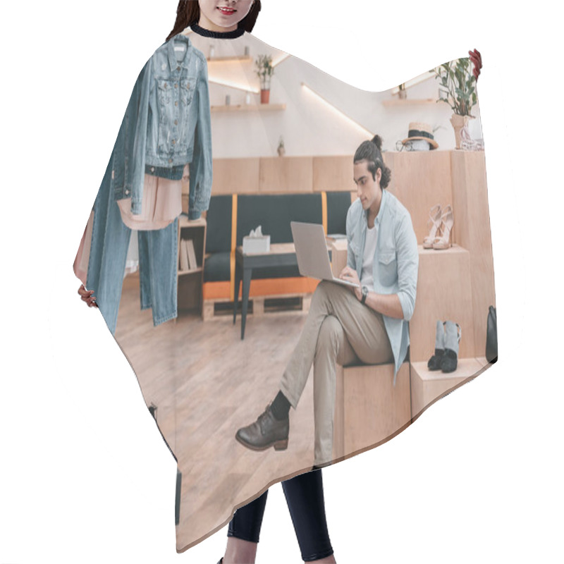 Personality  Shop Owner Using Laptop  Hair Cutting Cape