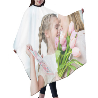 Personality  Daughter Greeting Mother  Hair Cutting Cape