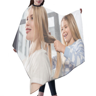 Personality  Daughter Plaiting Braid Of Mother Hair Cutting Cape