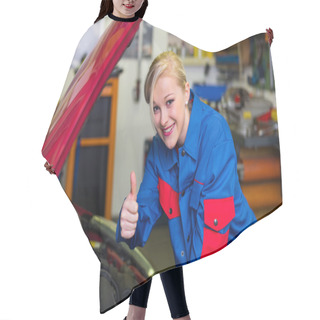 Personality  Woman As A Mechanic In Auto Repair Shop Hair Cutting Cape