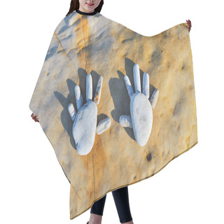 Personality  Stone Hands Hair Cutting Cape