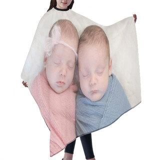 Personality  Fraternal Twin Baby Brother And Sister Hair Cutting Cape
