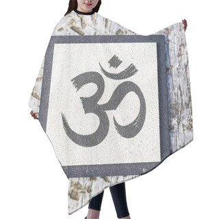 Personality  Top Angle View Of An Om Sign On Tree Trunk. Yoga And Meditation Concept. Hair Cutting Cape