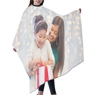 Personality  Happy Mother And Child Girl With Gift Box Hair Cutting Cape