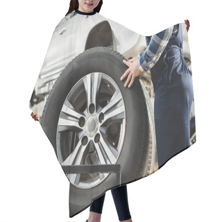 Personality  Cropped View Of Man Taking Wheel Near Auto Raised On Car Lift On Blurred Background Hair Cutting Cape