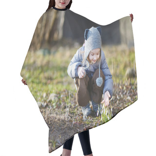 Personality  Little Toddler Girl Touching Snowdrops Hair Cutting Cape