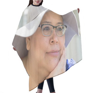Personality  Cancer Patient Wears Hat For Sun Protection Hair Cutting Cape