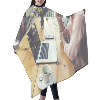 Personality  Male Freelancer Work On Laptop Computer Hair Cutting Cape