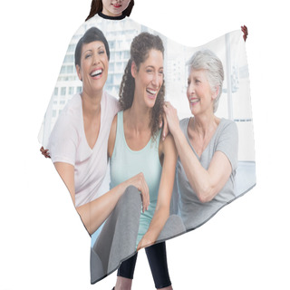 Personality  Cheerful Fit Women In Yoga Class Hair Cutting Cape