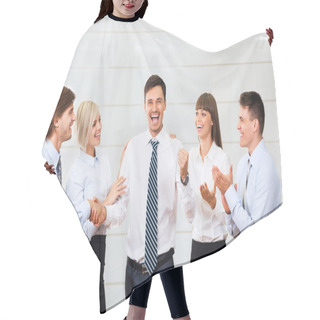 Personality  Applauding Business People Hair Cutting Cape