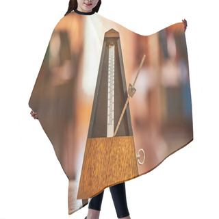 Personality  Old Classic Metronome Hair Cutting Cape