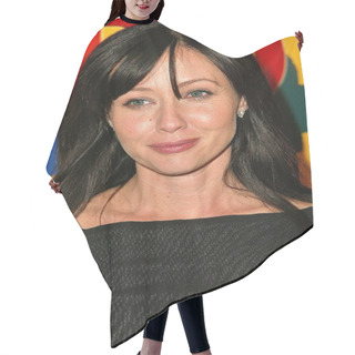 Personality  Shannen Doherty Hair Cutting Cape