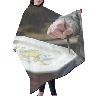 Personality  Hand Holding Paintbrush Hair Cutting Cape