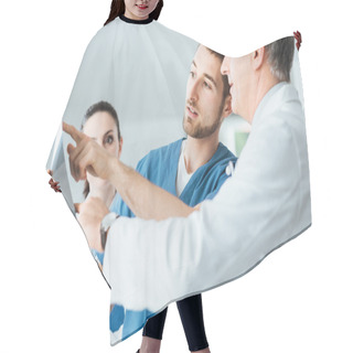 Personality  Medical Team Examining Patient's X-ray Hair Cutting Cape