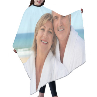 Personality  Couple At The Beach In Bathrobes Hair Cutting Cape