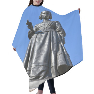 Personality  Florence Nightingale Statue In London Hair Cutting Cape