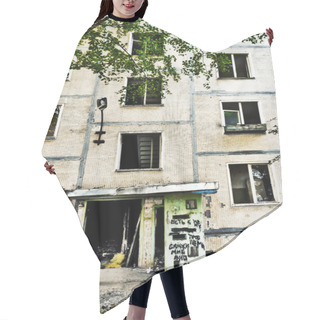 Personality  Old Deserted House Hair Cutting Cape