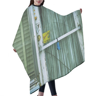 Personality  Old Door With Cracked Glass Hair Cutting Cape