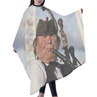 Personality  Mature Bagpipe Player Hair Cutting Cape